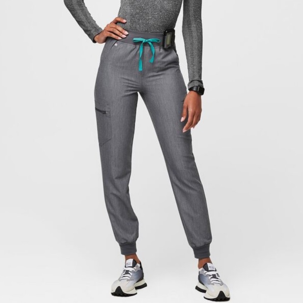 NWT Figs high waisted Zamora jogger scrub pants in graphite
